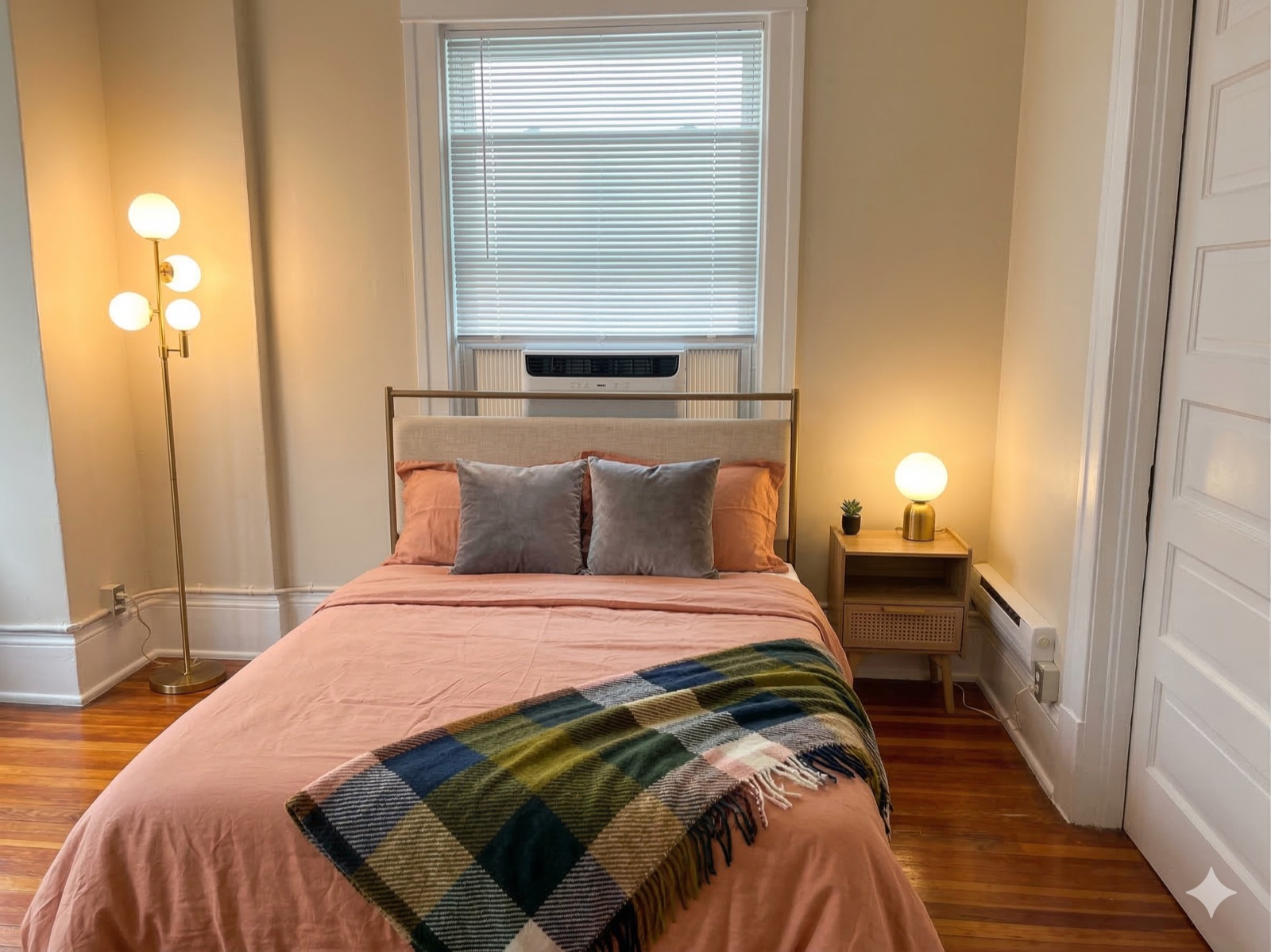 Deluxe suite with queen bed