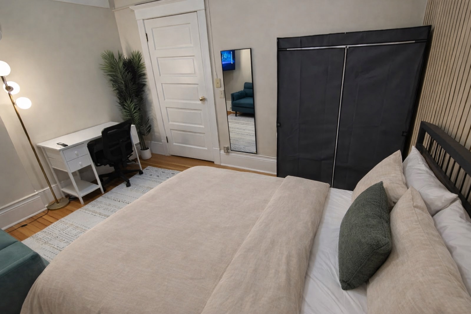 Deluxe Plus suite detail